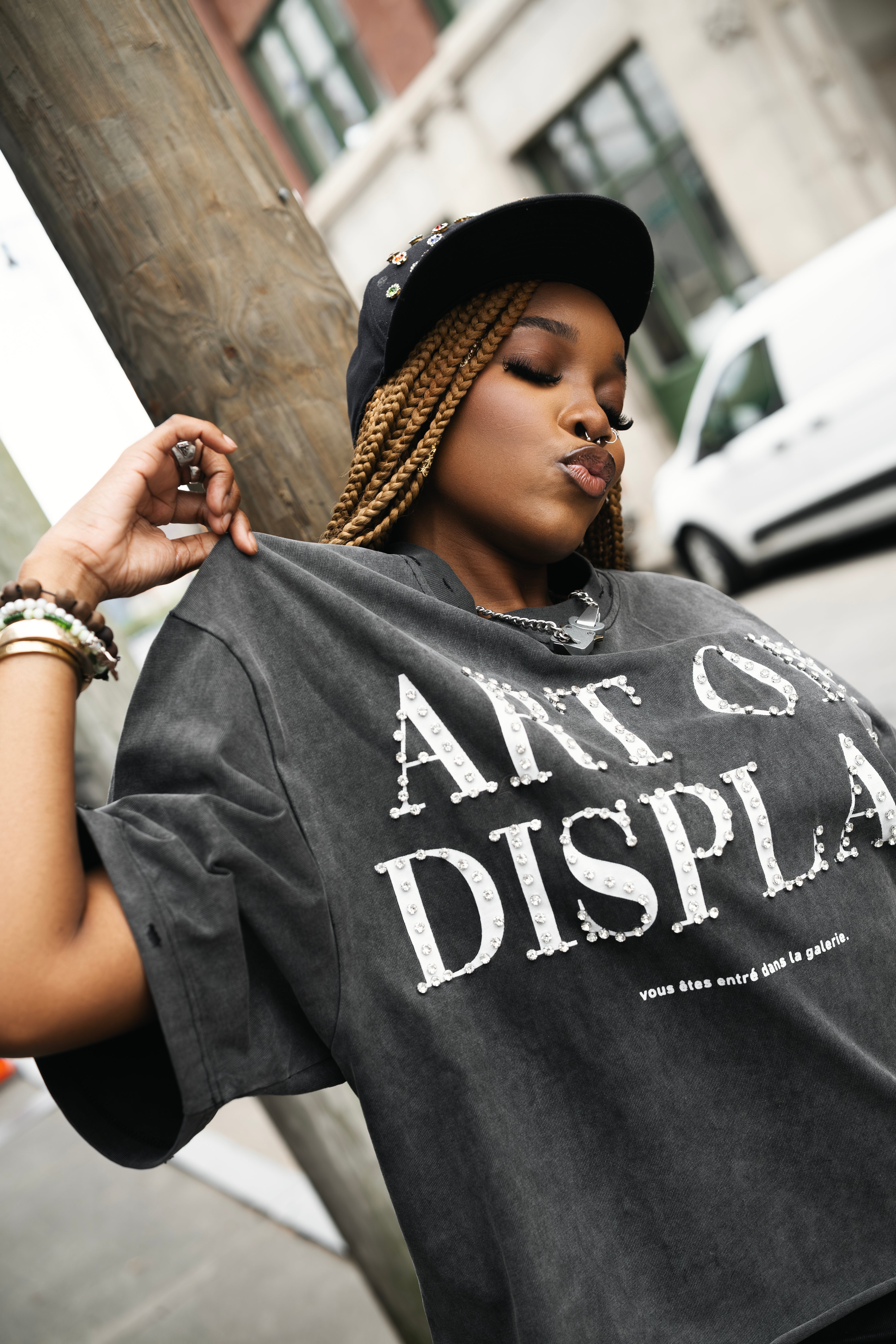 "ART ON DISPLAY" RHINESTONE DISTRESSTED TEE