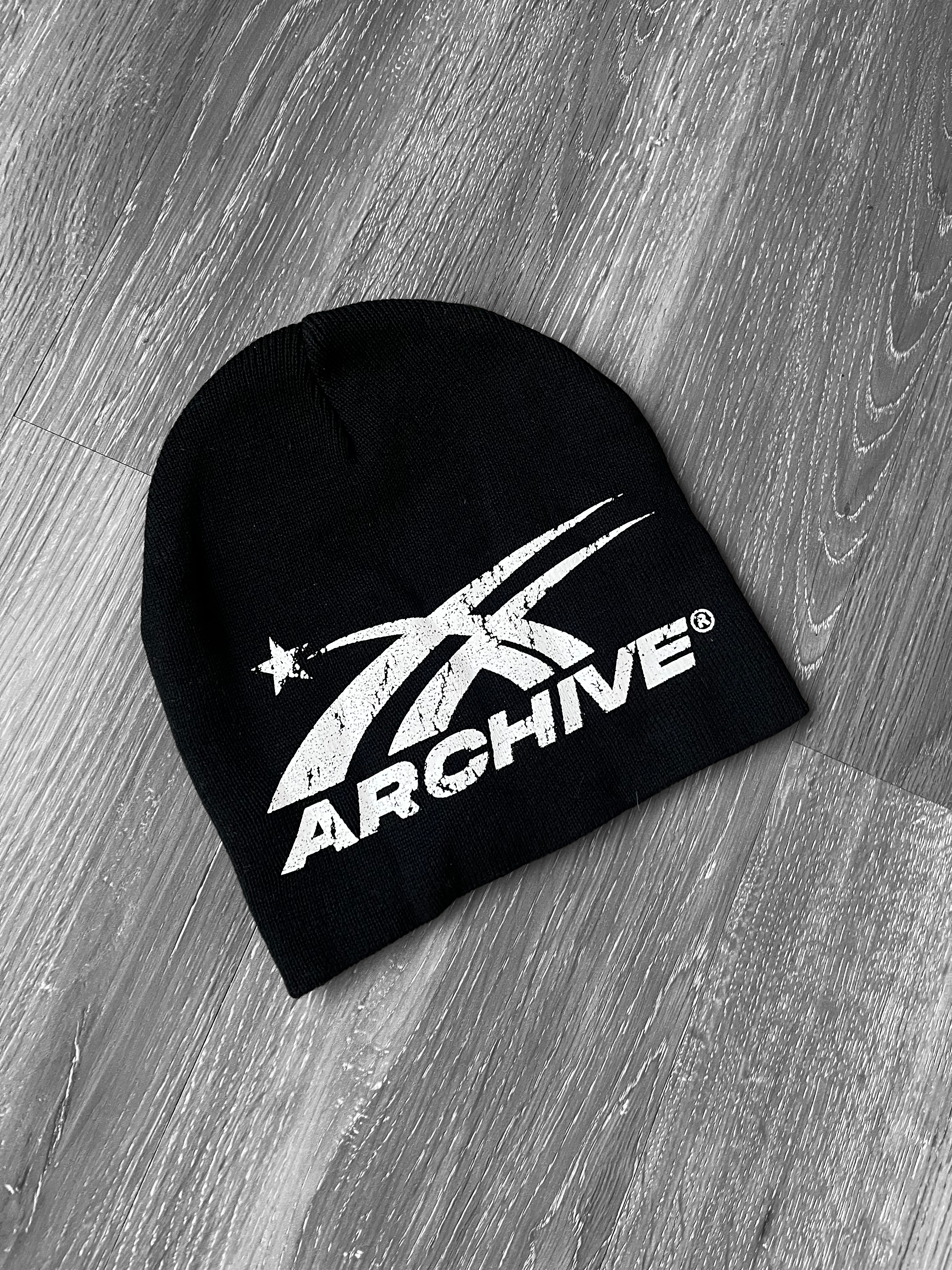 ARCHIVE DISTRESSTED LOGO BEANIE BLACK