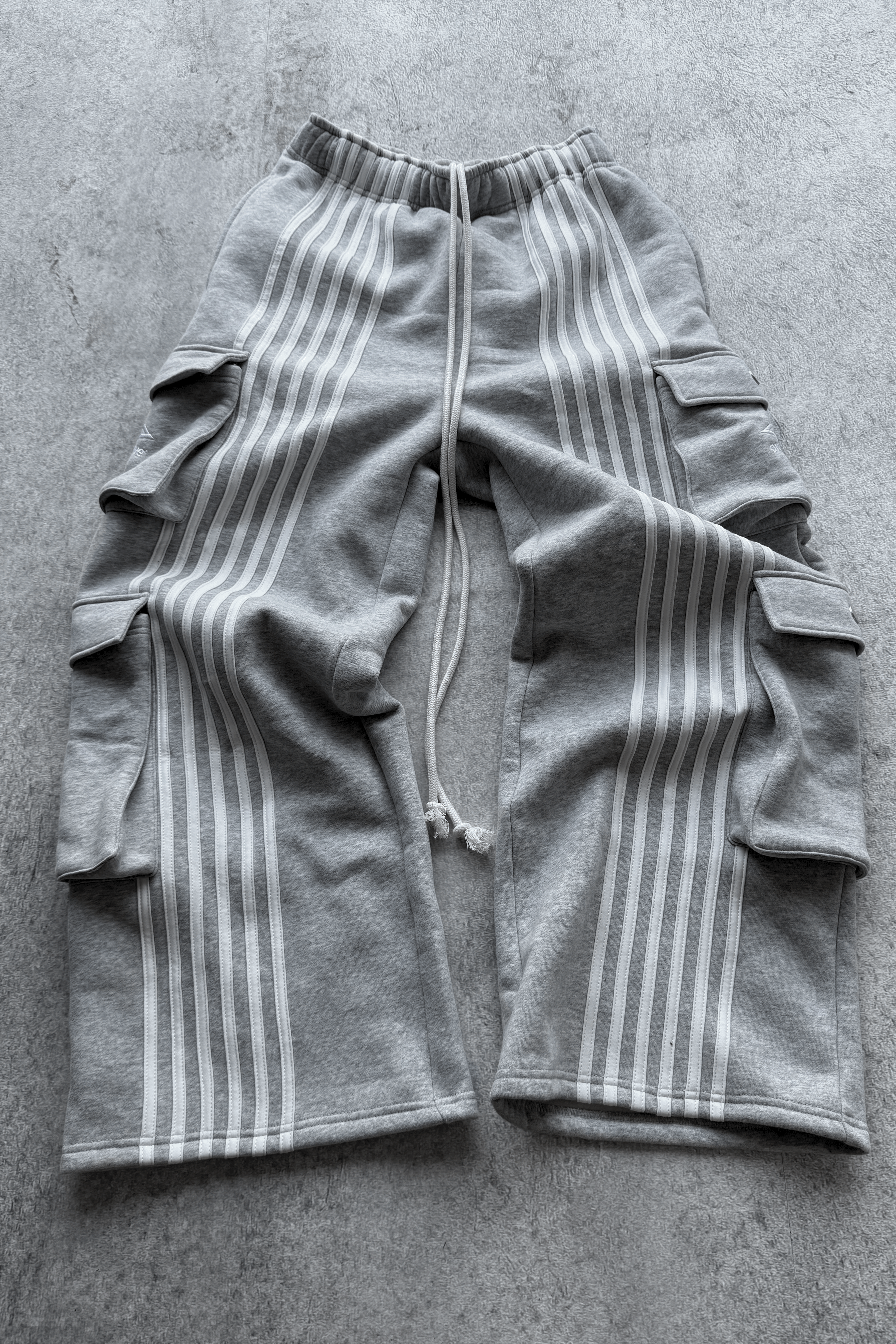 ARCHIVE CARGO STRIPE SWEATPANTS - GRAY