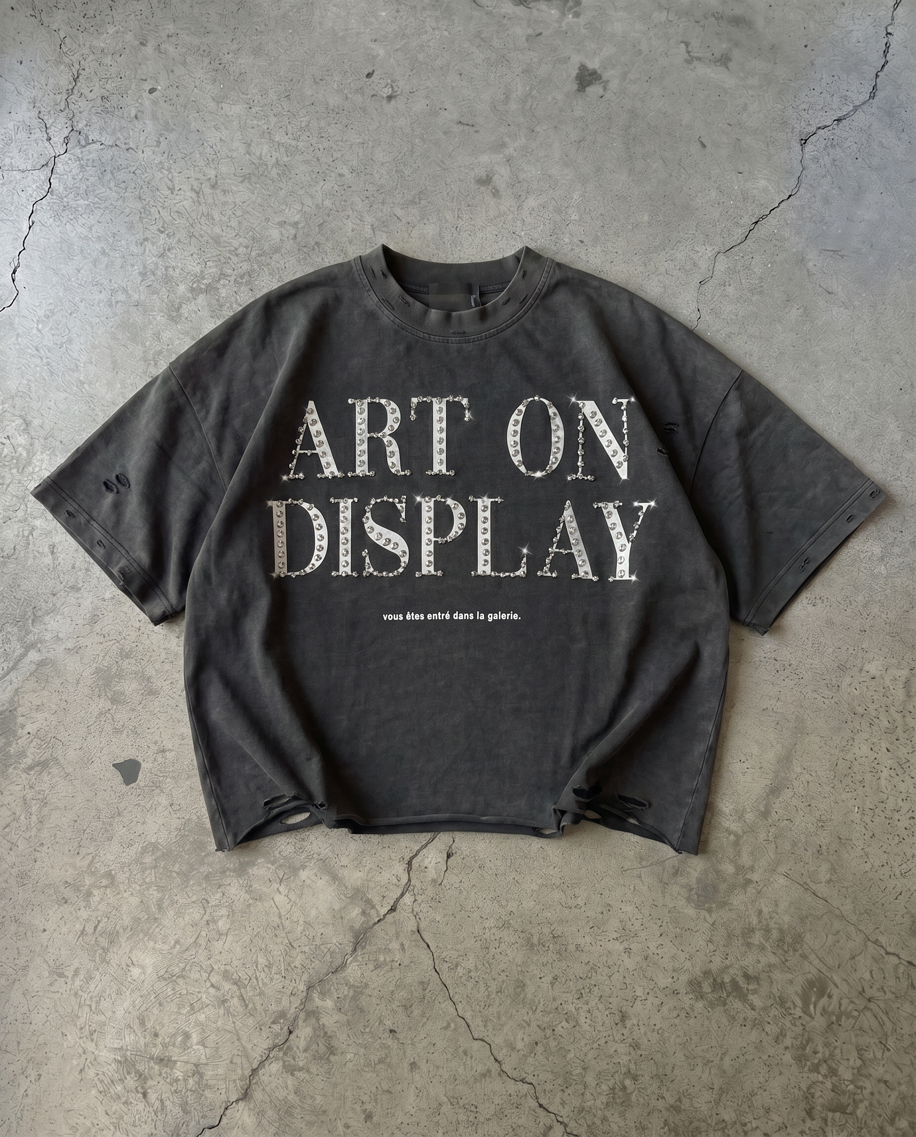 "ART ON DISPLAY" RHINESTONE DISTRESSTED TEE
