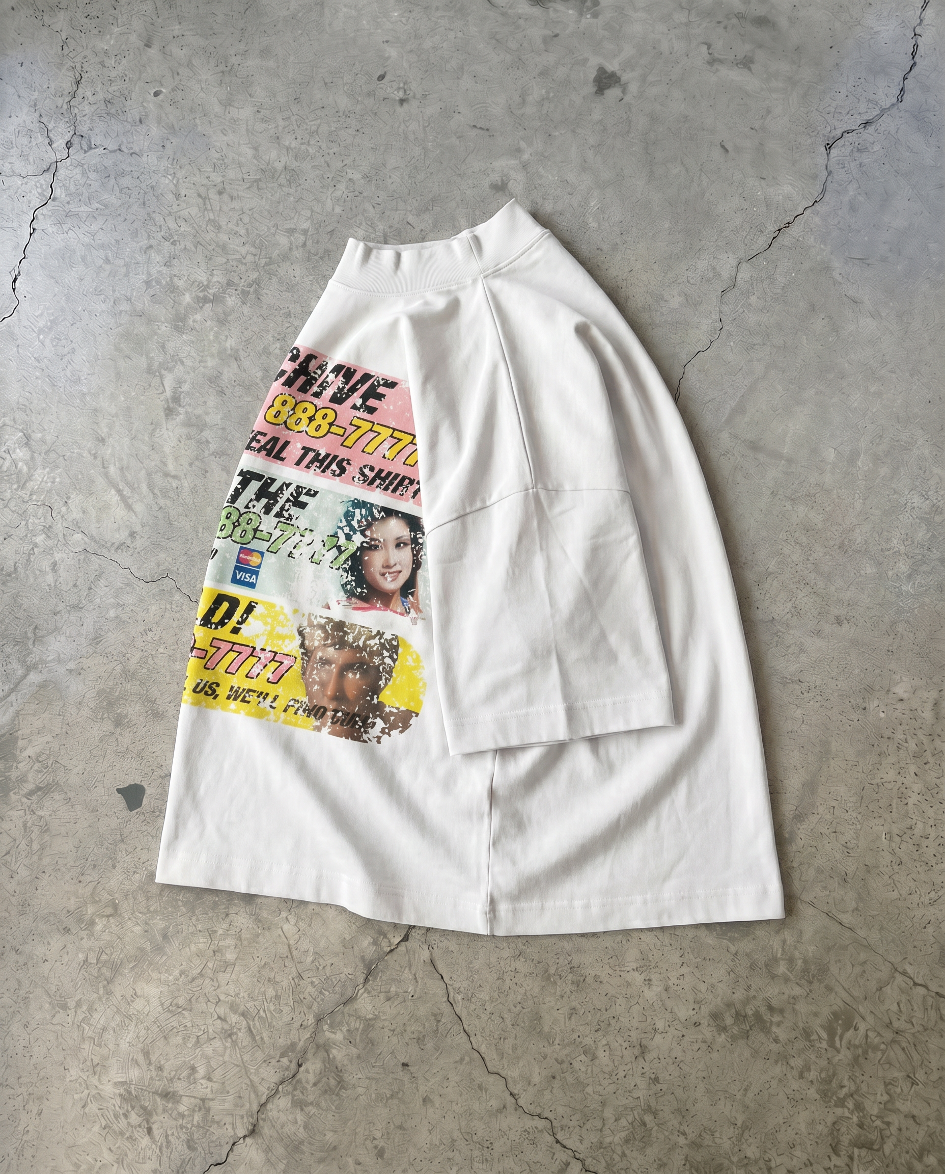 'HOTLINE' GRAPHIC TEE
