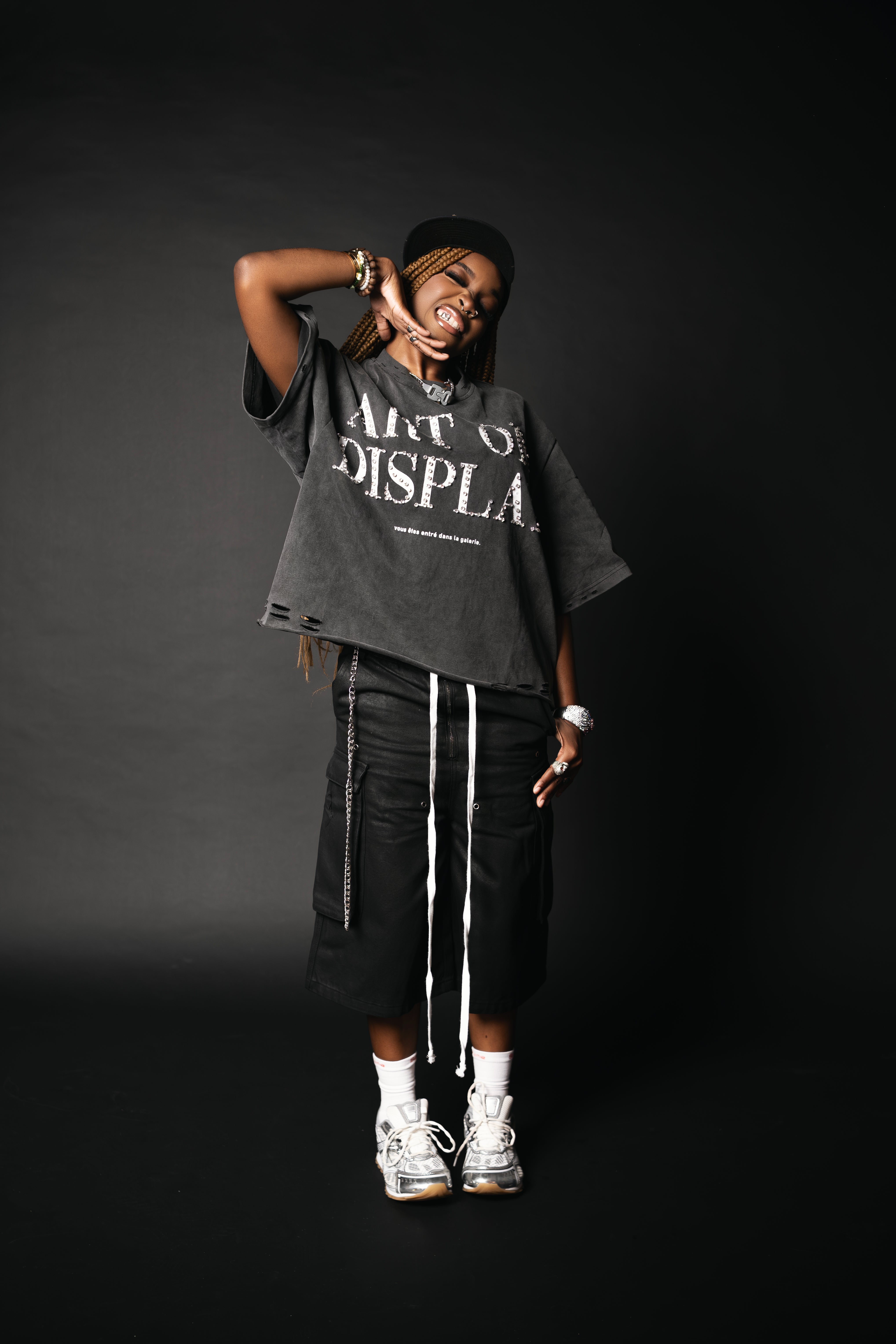 "ART ON DISPLAY" RHINESTONE DISTRESSTED TEE