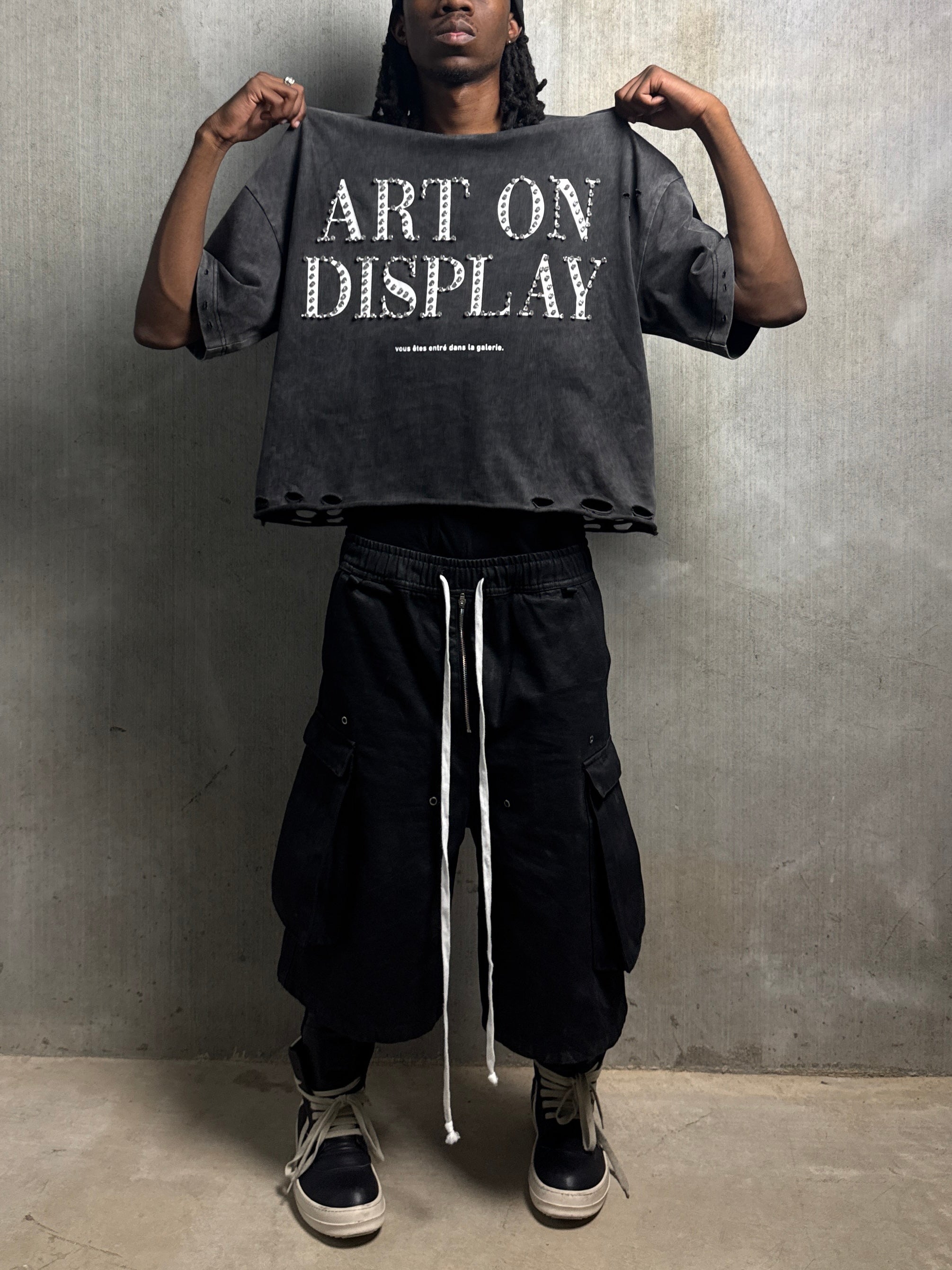 "ART ON DISPLAY" RHINESTONE DISTRESSTED TEE