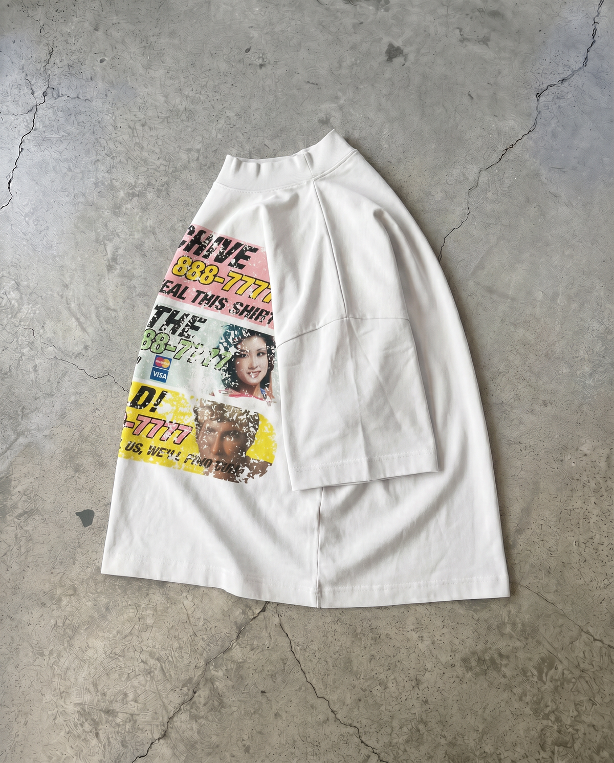 'HOTLINE' GRAPHIC TEE