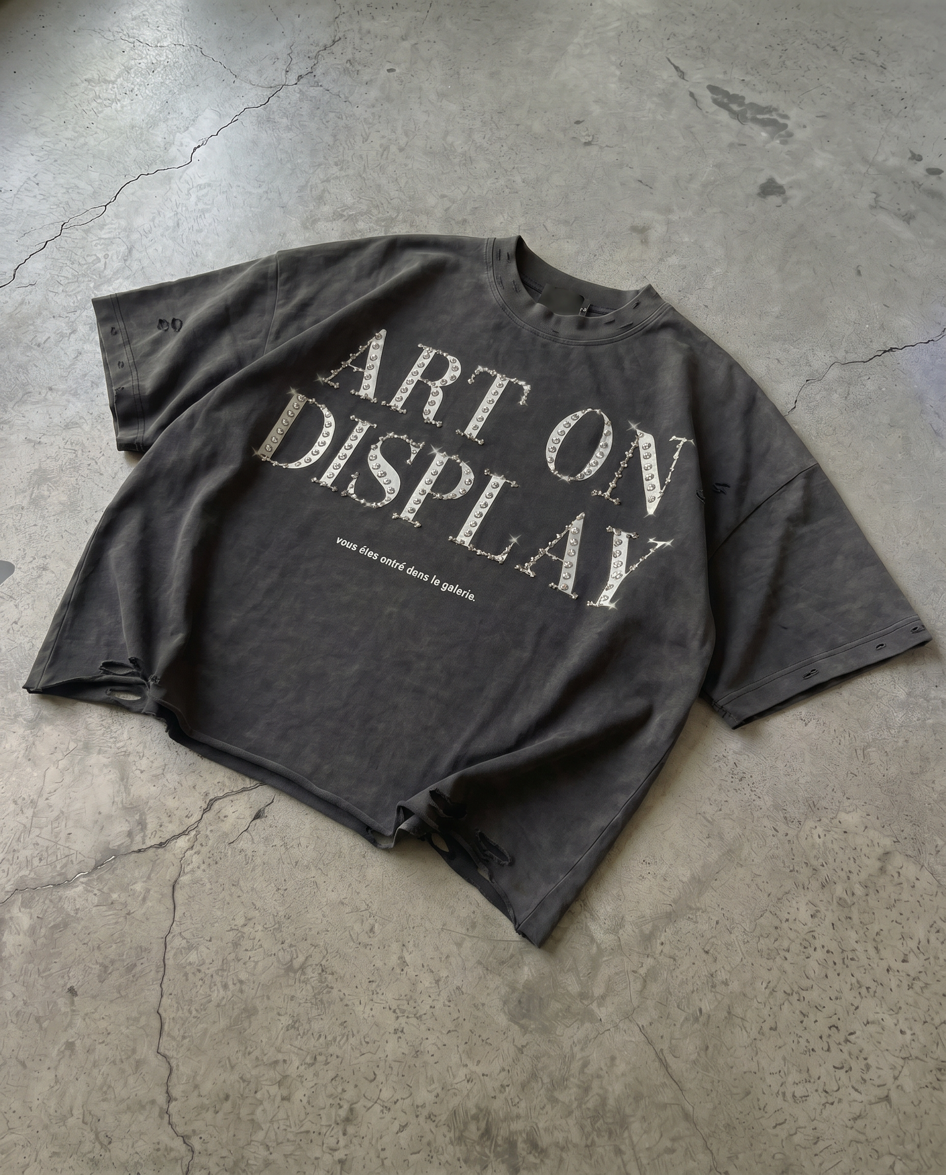 "ART ON DISPLAY" RHINESTONE DISTRESSTED TEE