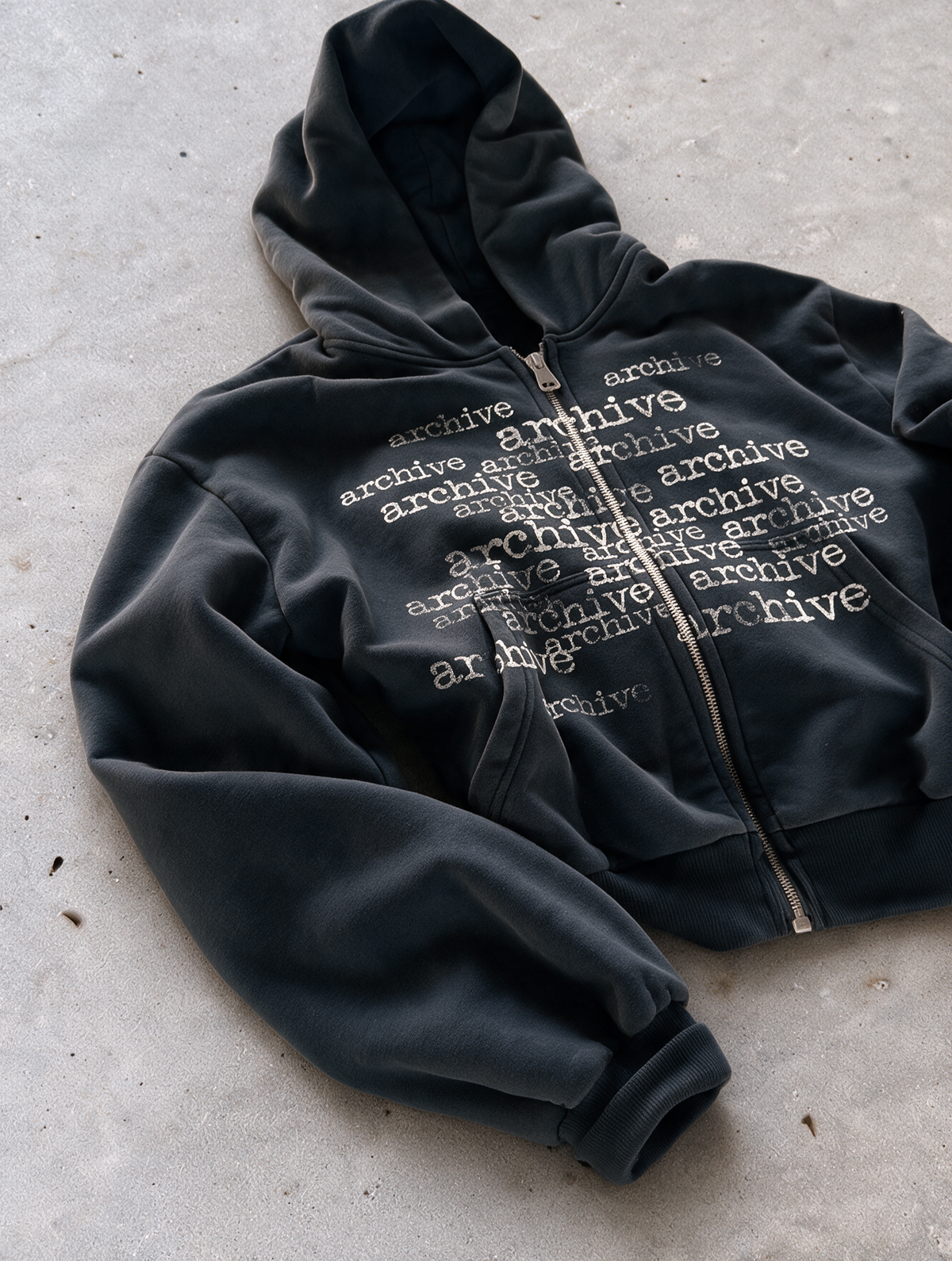 'MATRIX' HEAVYWEIGHT BOXY ZIPUP HOODIE — Black — additional product view