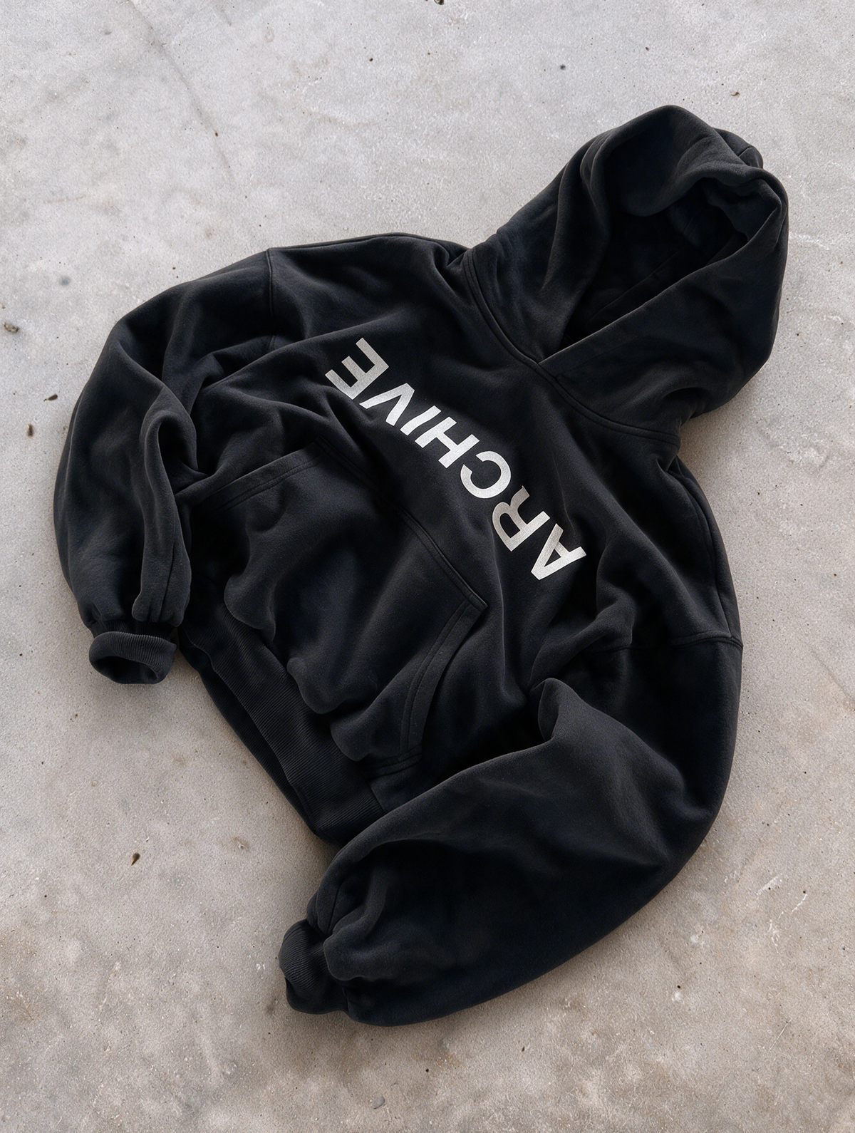 'ARCHIVE9' 500G HEAVYWEIGHT HOODIE — Black — additional product view