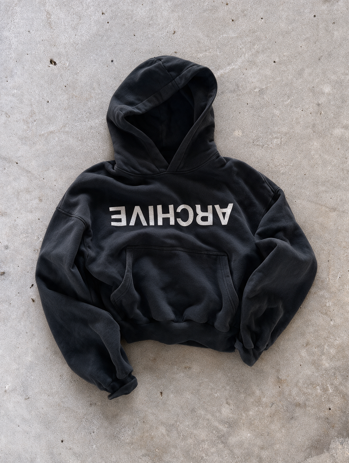 'ARCHIVE9' 500G HEAVYWEIGHT HOODIE — Black — additional product view