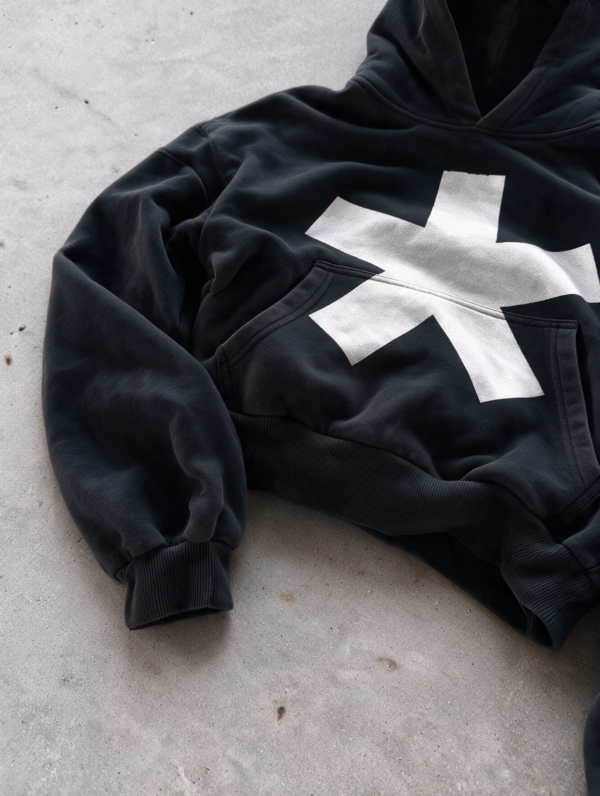 'ASTERIX' 500G HEAVYWEIGHT HOODIE — Black — additional product view