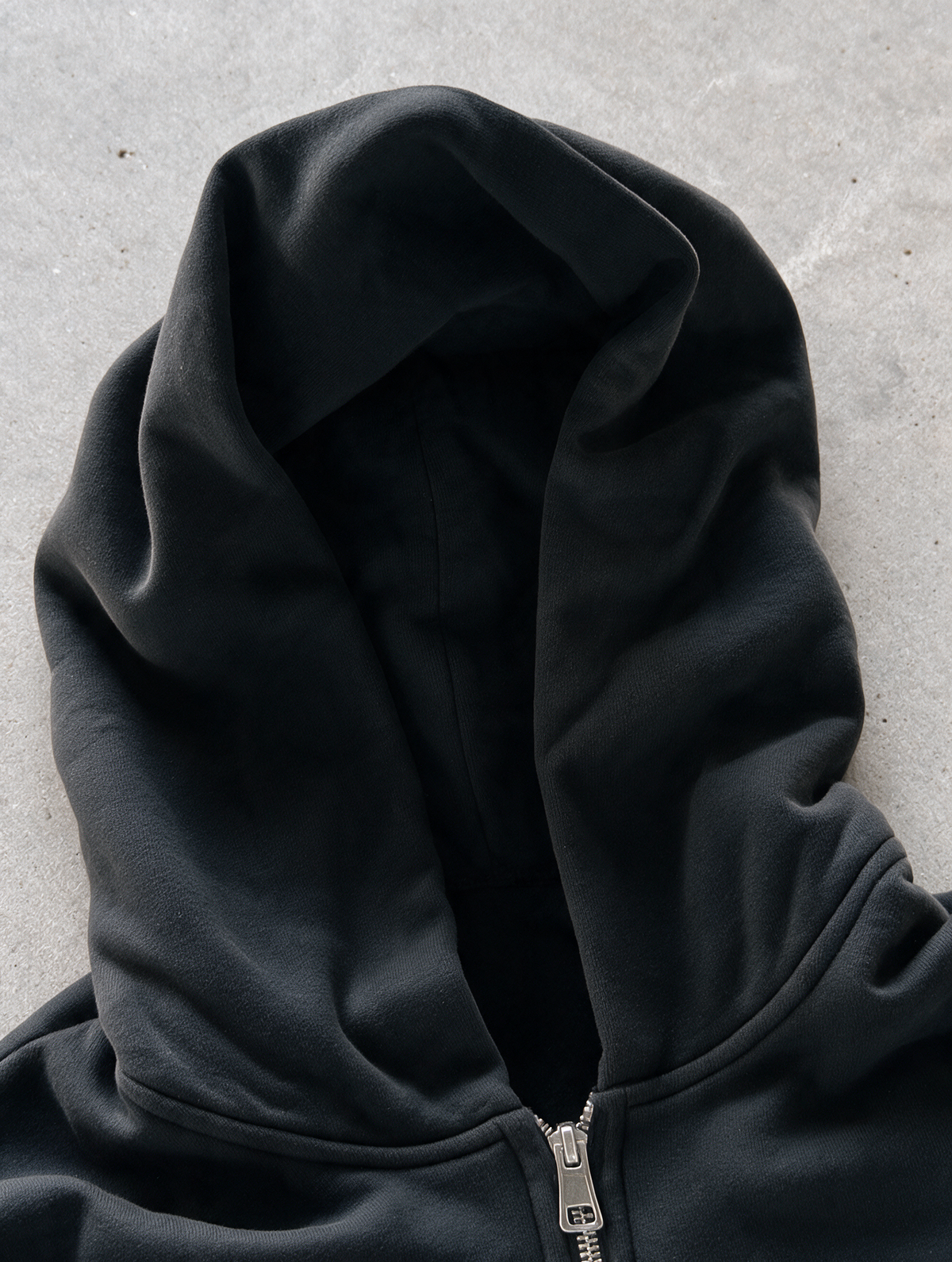 'NO WEAPON FORMED' HEAVYWEIGHT BOXY ZIPUP HOODIE — Black — additional product view