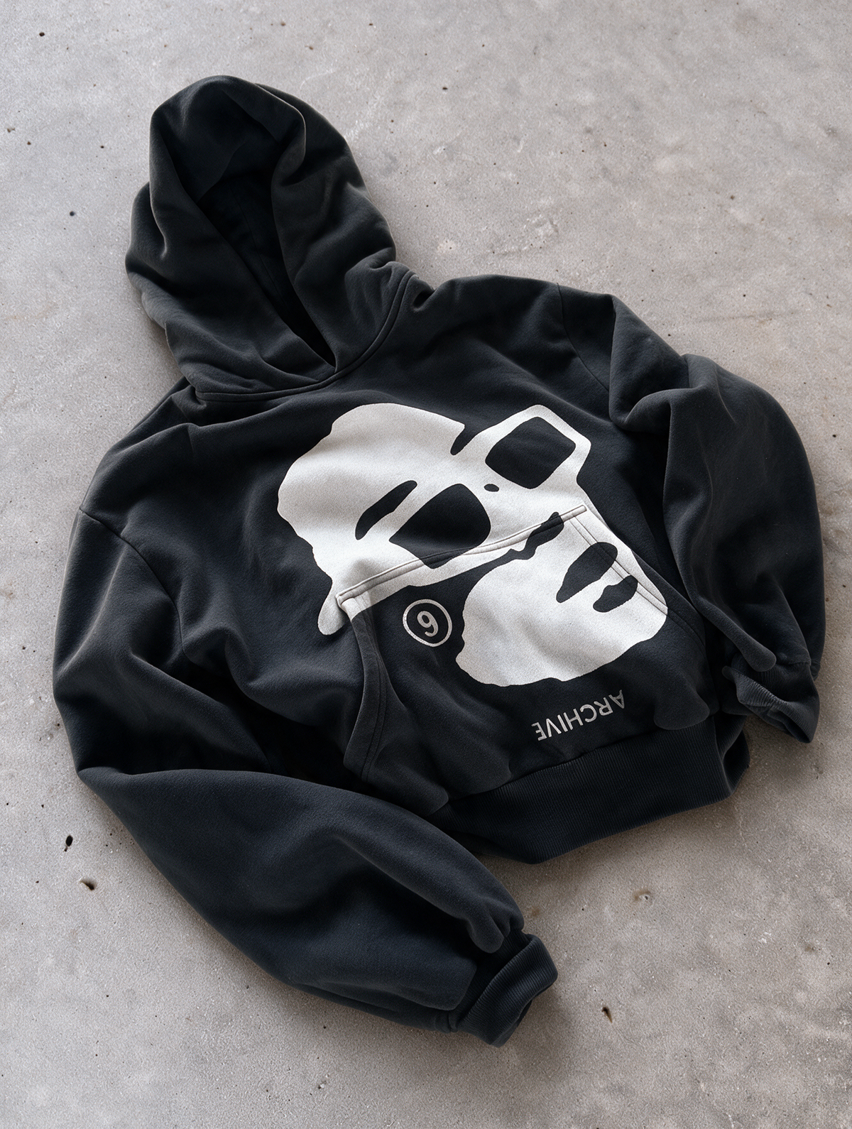 'ARCHIVE9 II' 500G HEAVYWEIGHT HOODIE — Black — additional product view