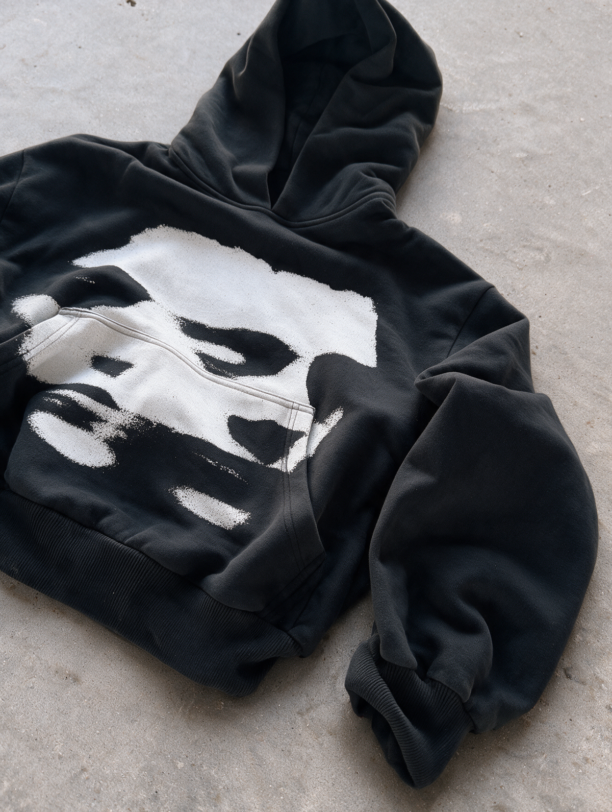 'ALTER-EGO' 500G HEAVYWEIGHT HOODIE — Black — additional product view