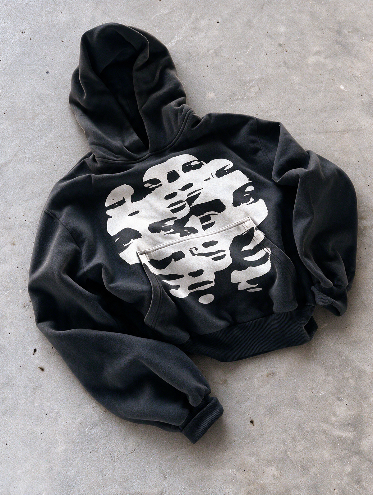 'DISTORTION' 500G HEAVYWEIGHT HOODIE — Black — additional product view