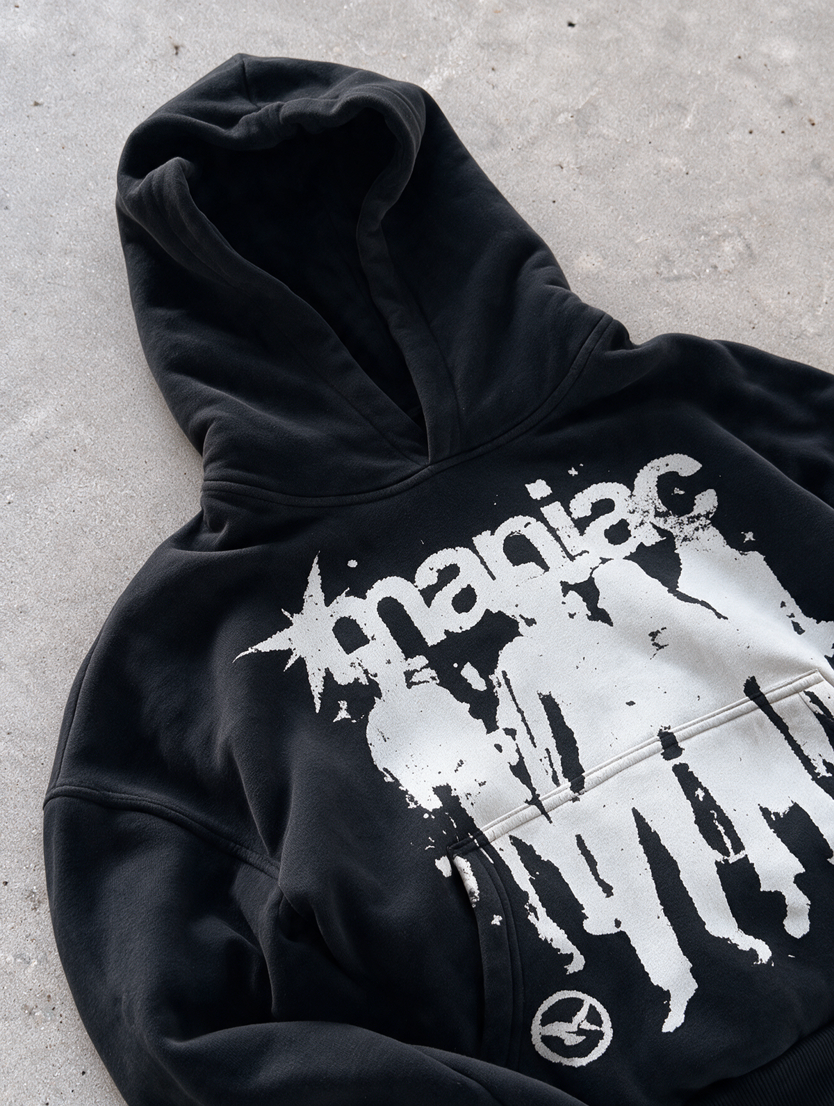 'MANIAC' 500G HEAVYWEIGHT HOODIE — Black — additional product view