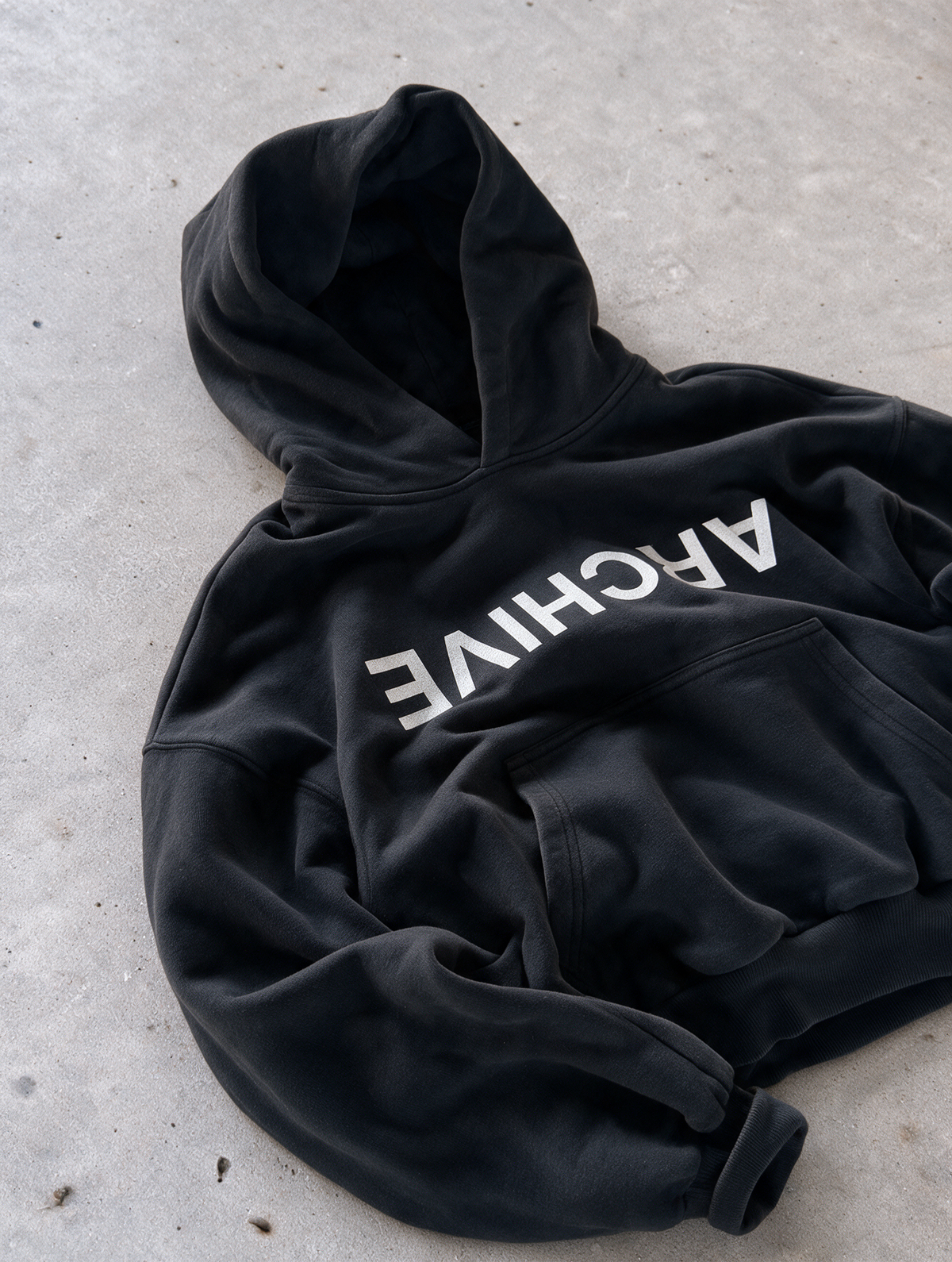 'ARCHIVE9' 500G HEAVYWEIGHT HOODIE — Black — additional product view