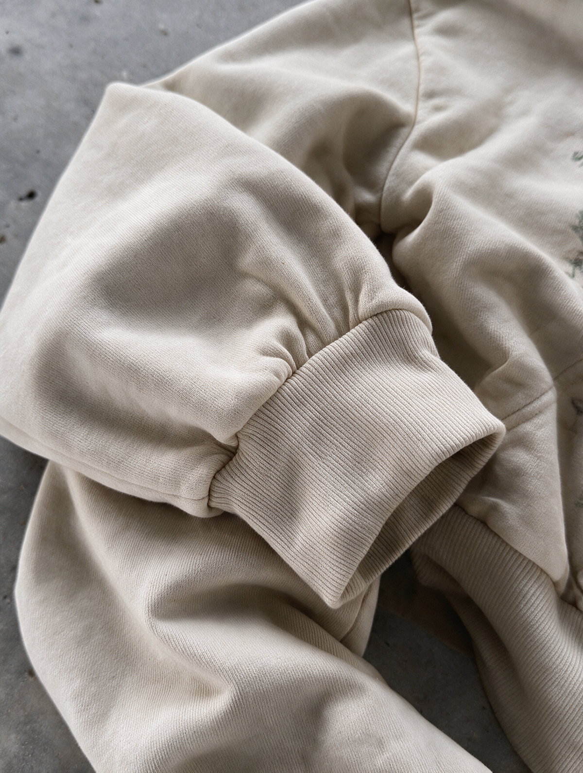 'GRAFFITI DREAMS' HEAVYWEIGHT BOXY ZIPUP HOODIE — Tan — additional product view