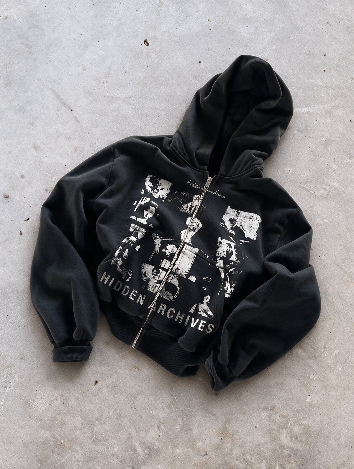 'HIDDEN ARCHIVES' HEAVYWEIGHT BOXY ZIPUP HOODIE — Black — additional product view