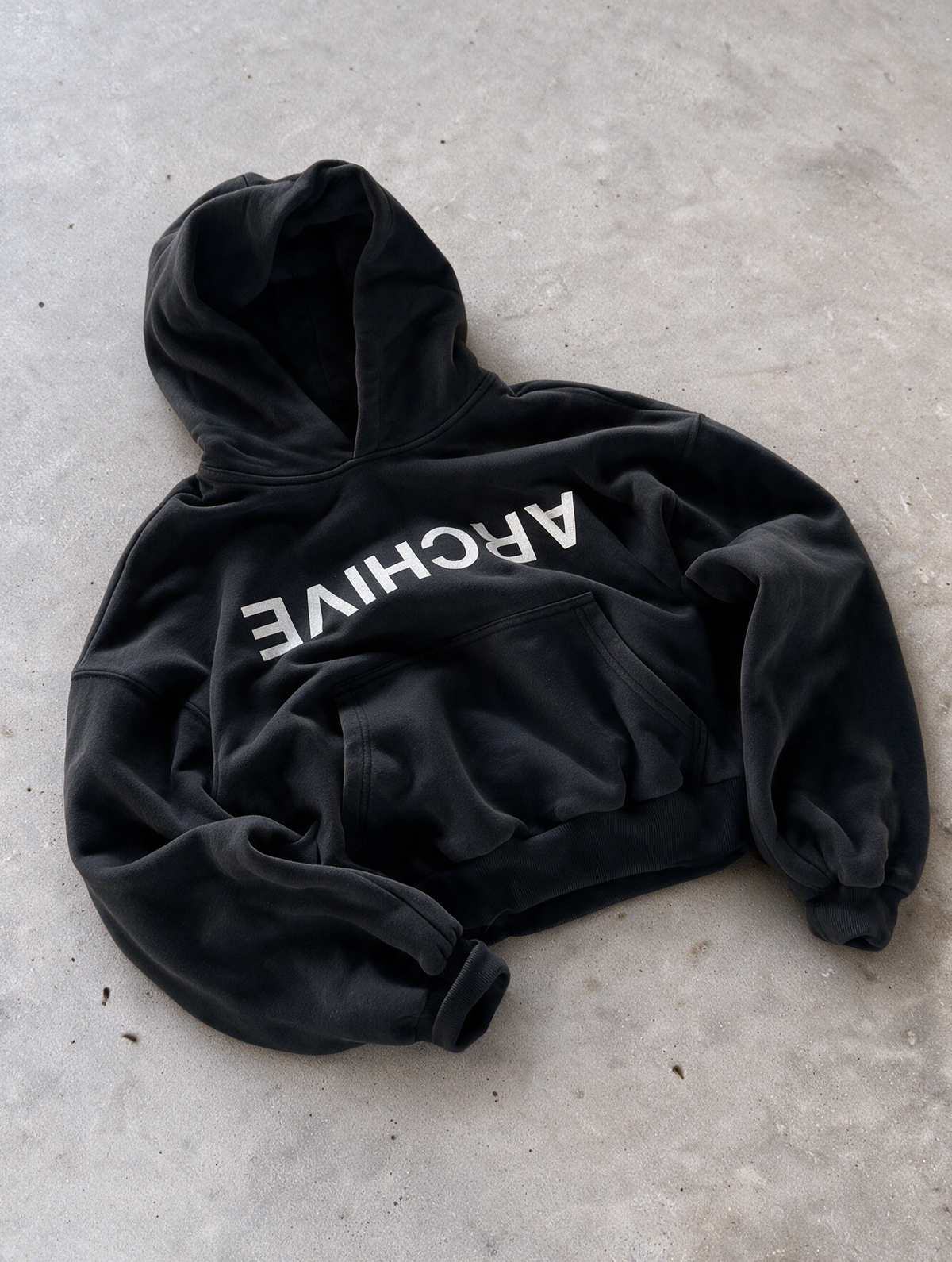'ARCHIVE9' 500G HEAVYWEIGHT HOODIE — Black — additional product view