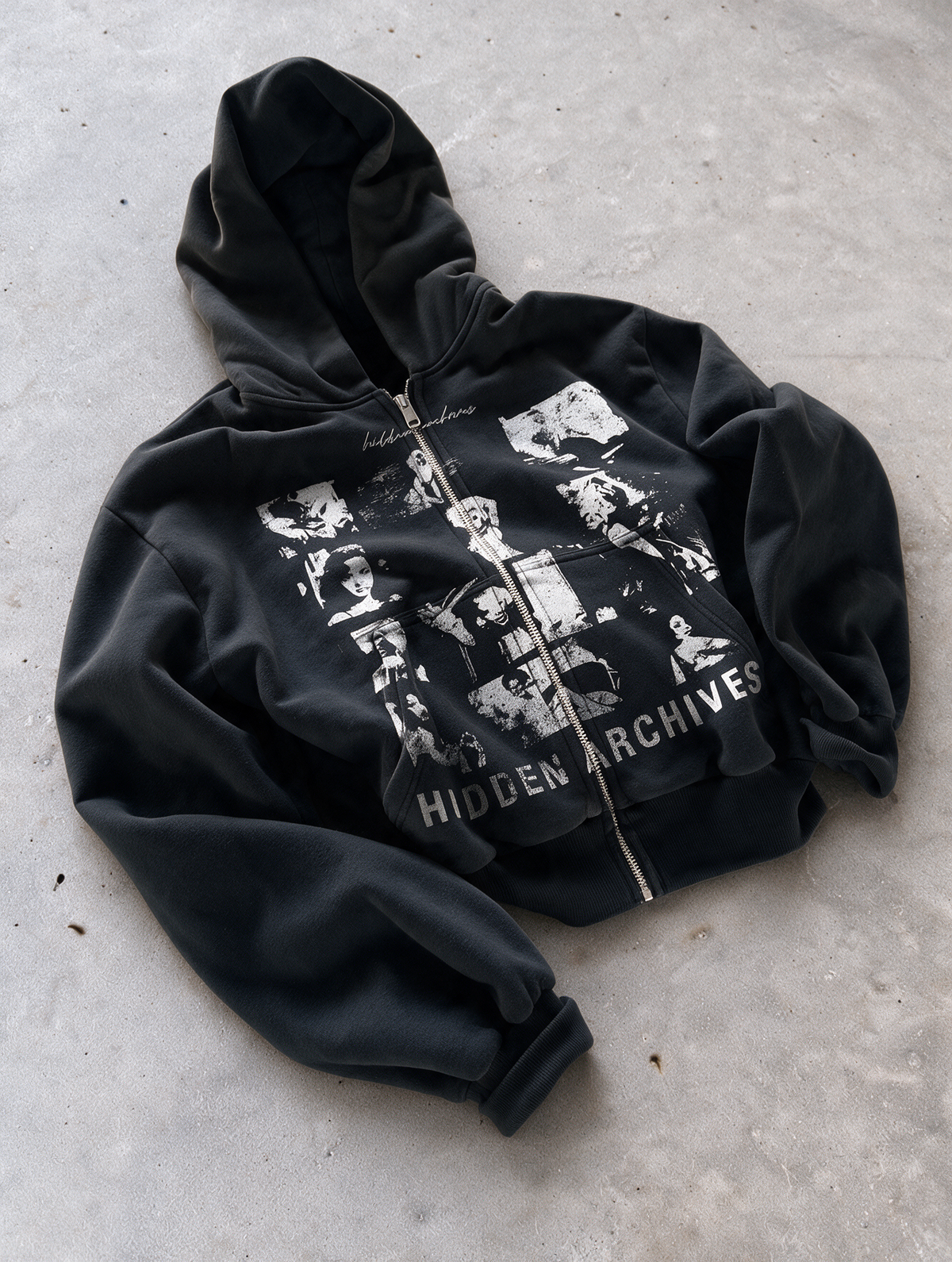 'HIDDEN ARCHIVES' HEAVYWEIGHT BOXY ZIPUP HOODIE — Black — additional product view