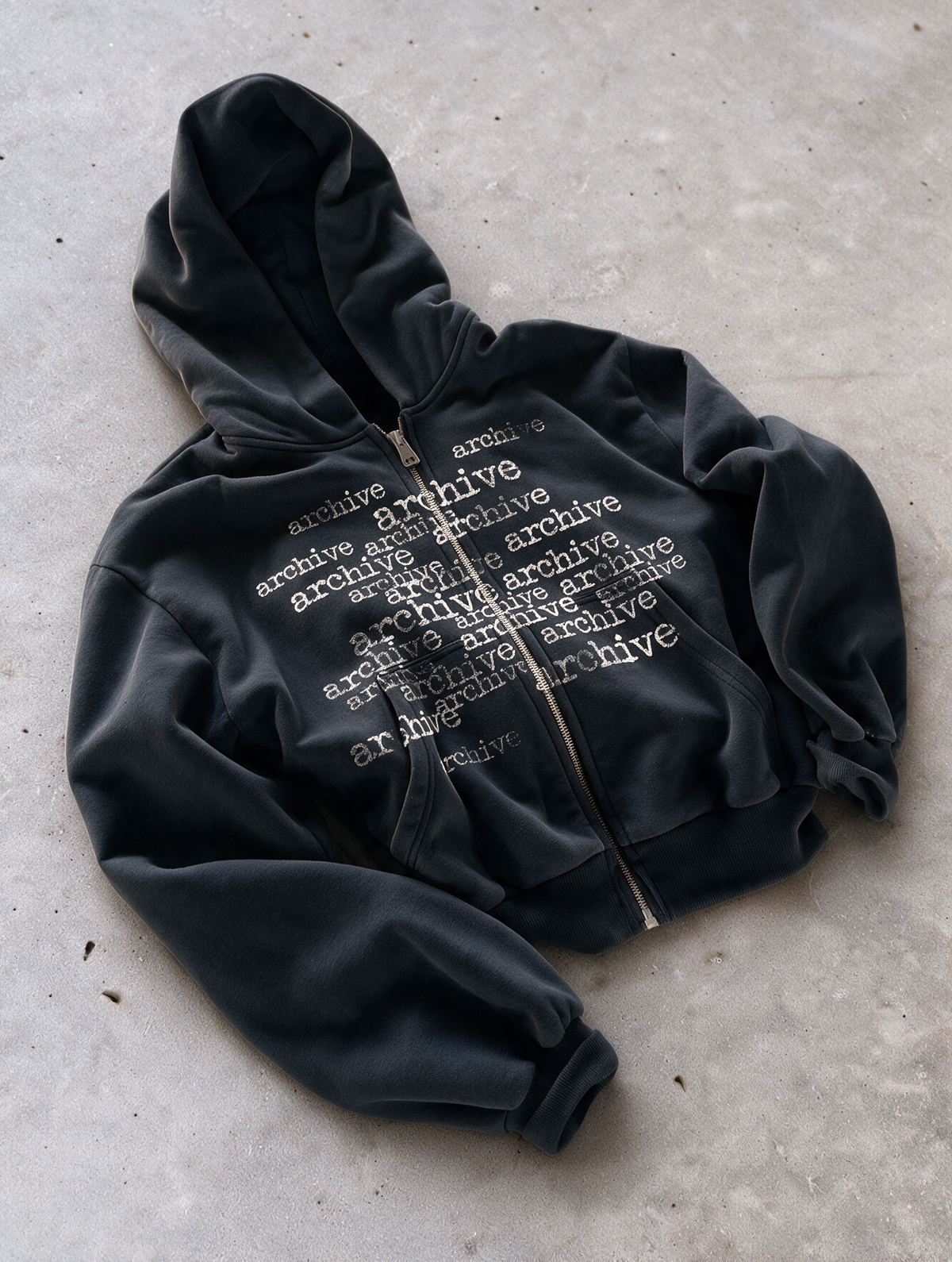 'MATRIX' HEAVYWEIGHT BOXY ZIPUP HOODIE — Black — additional product view
