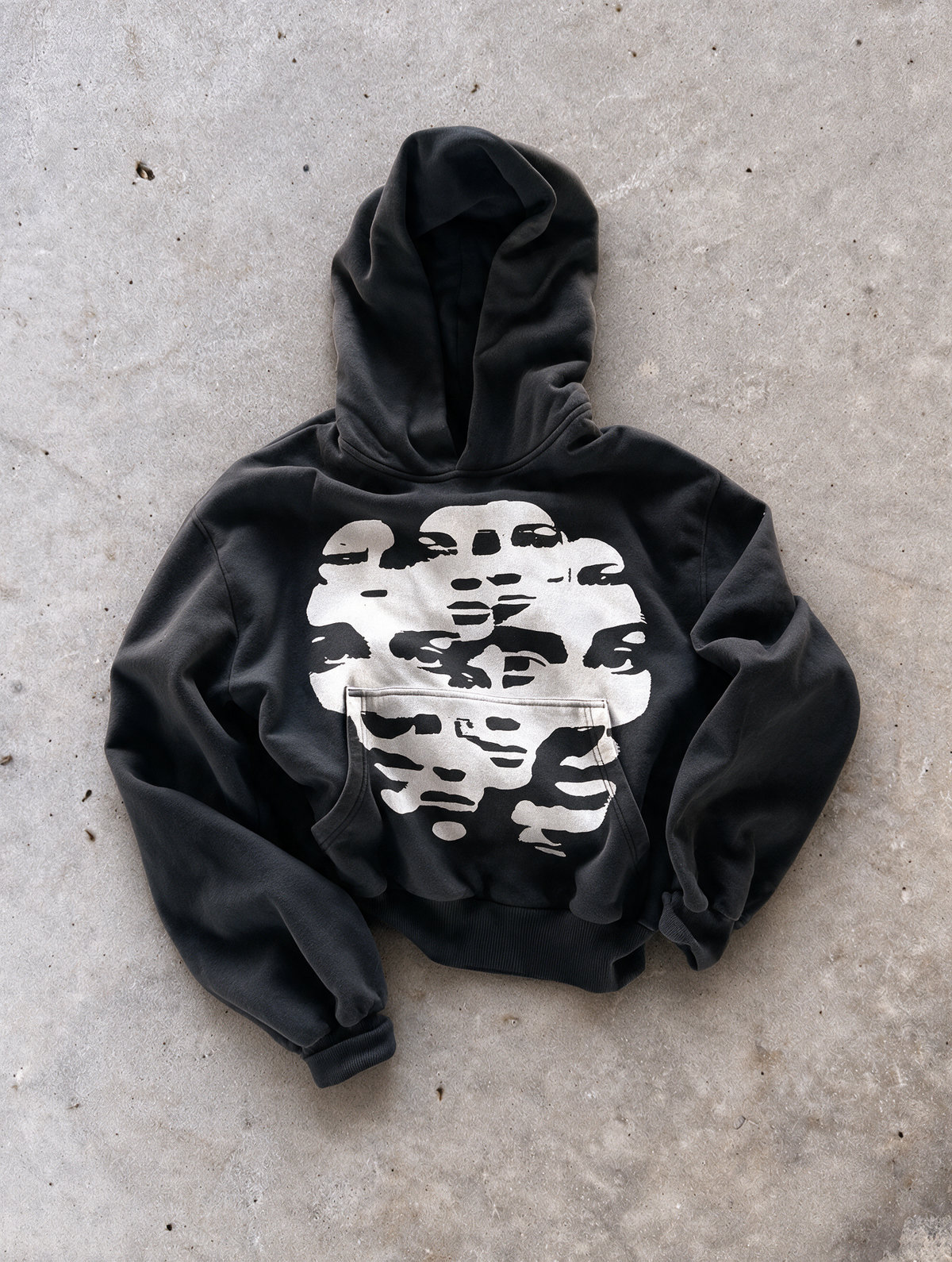'DISTORTION' 500G HEAVYWEIGHT HOODIE — Black — additional product view