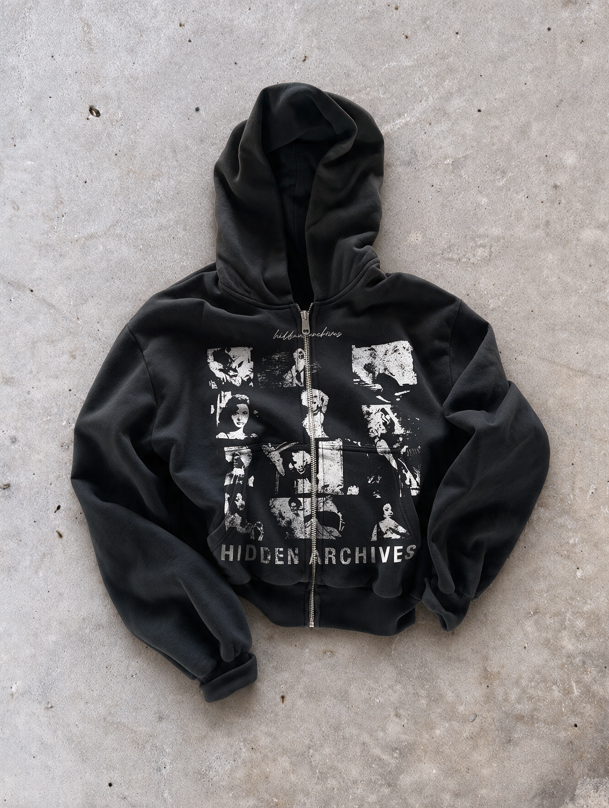 'HIDDEN ARCHIVES' HEAVYWEIGHT BOXY ZIPUP HOODIE — Black — additional product view