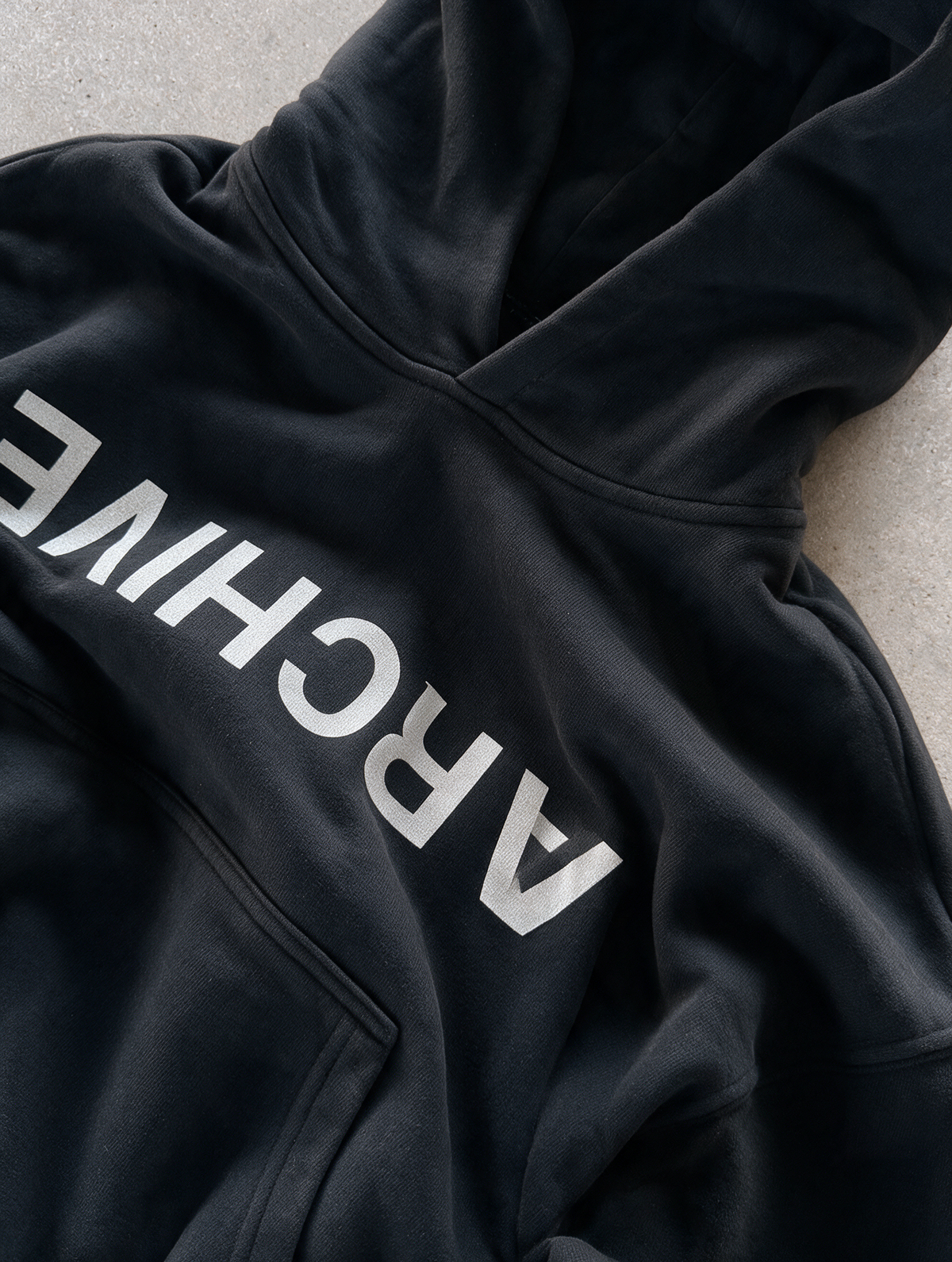 'ARCHIVE9' 500G HEAVYWEIGHT HOODIE — Black — additional product view