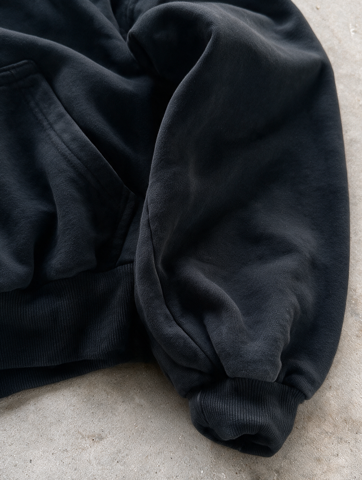 'ARCHIVE9' 500G HEAVYWEIGHT HOODIE — Black — additional product view