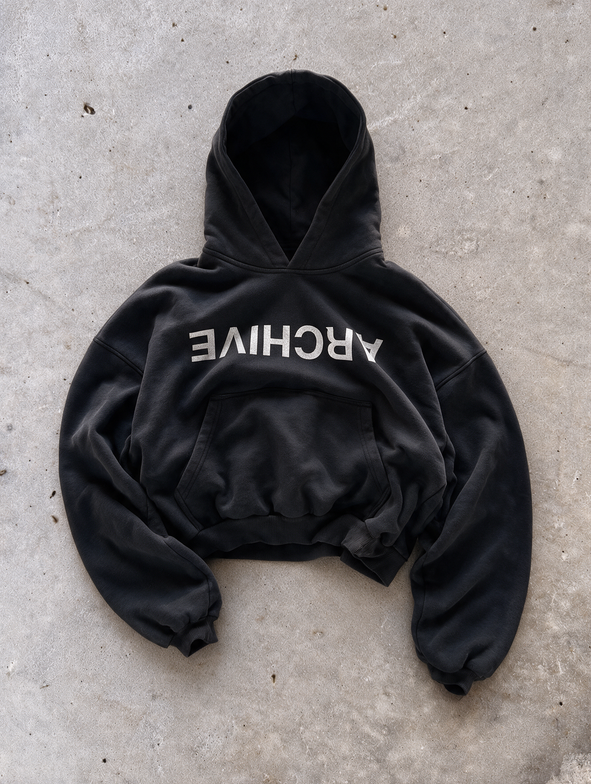 'ARCHIVE9' 500G HEAVYWEIGHT HOODIE — Black — additional product view