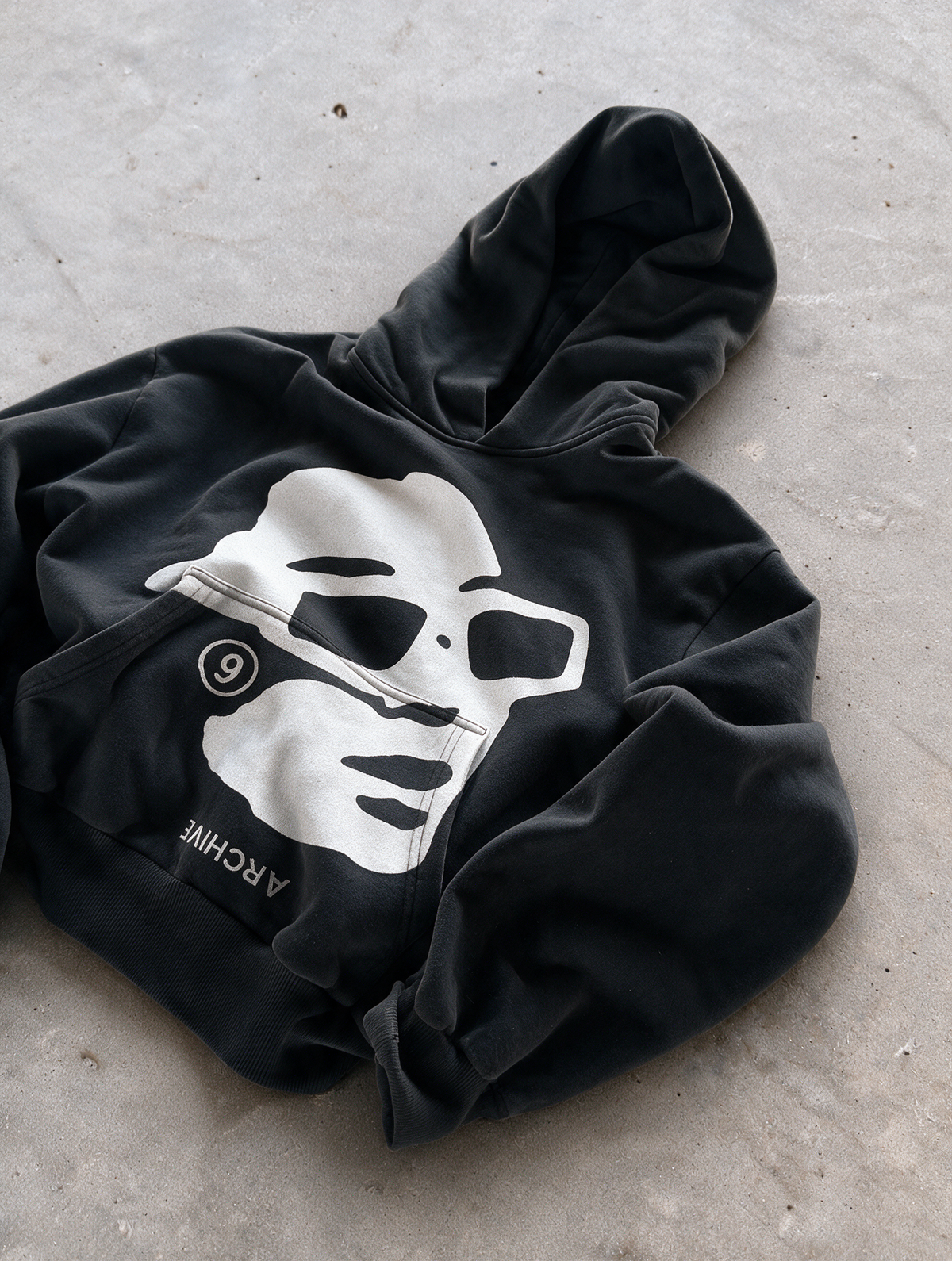 'ARCHIVE9 II' 500G HEAVYWEIGHT HOODIE — Black — additional product view