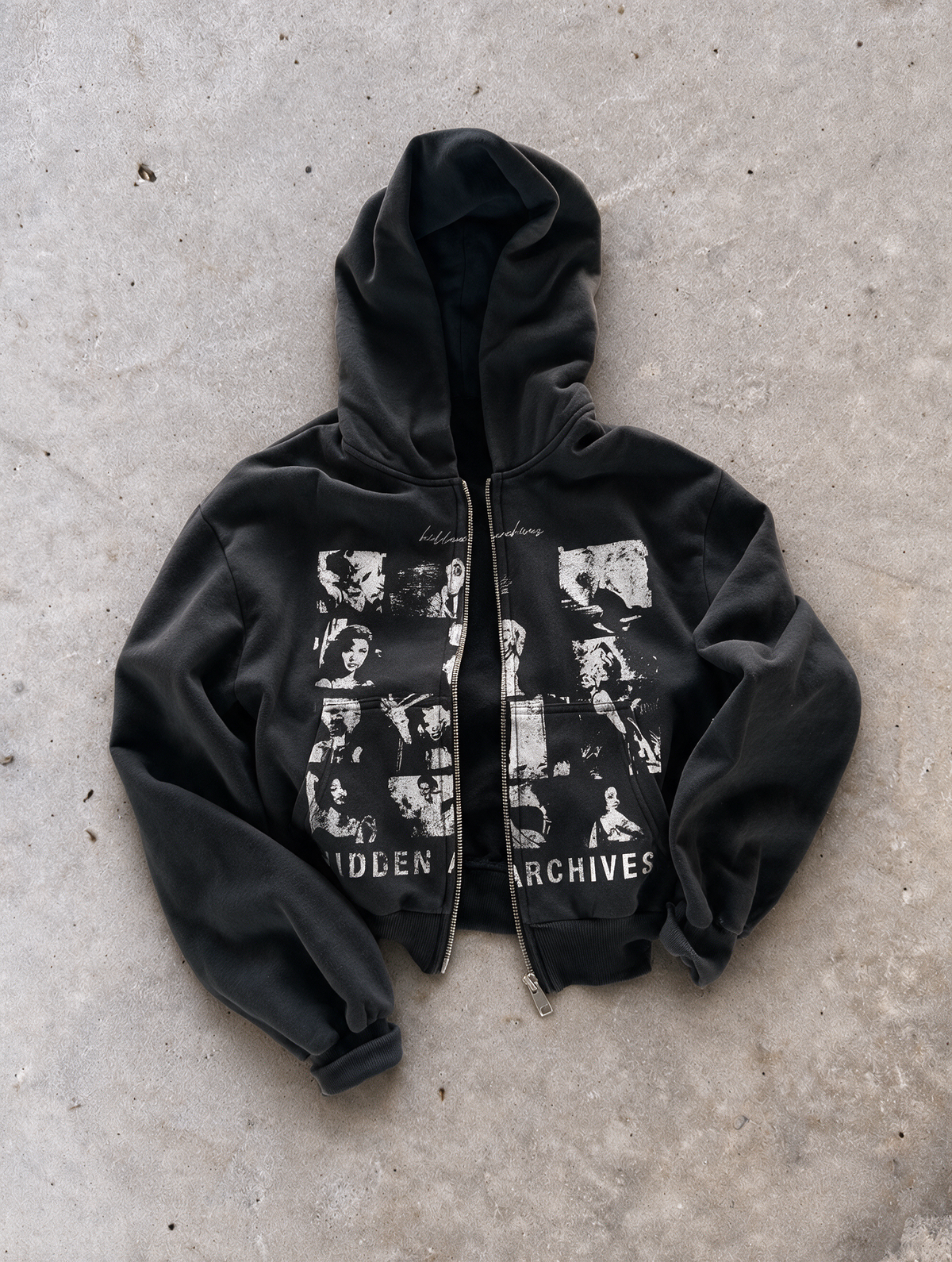 'HIDDEN ARCHIVES' HEAVYWEIGHT BOXY ZIPUP HOODIE — Black — additional product view