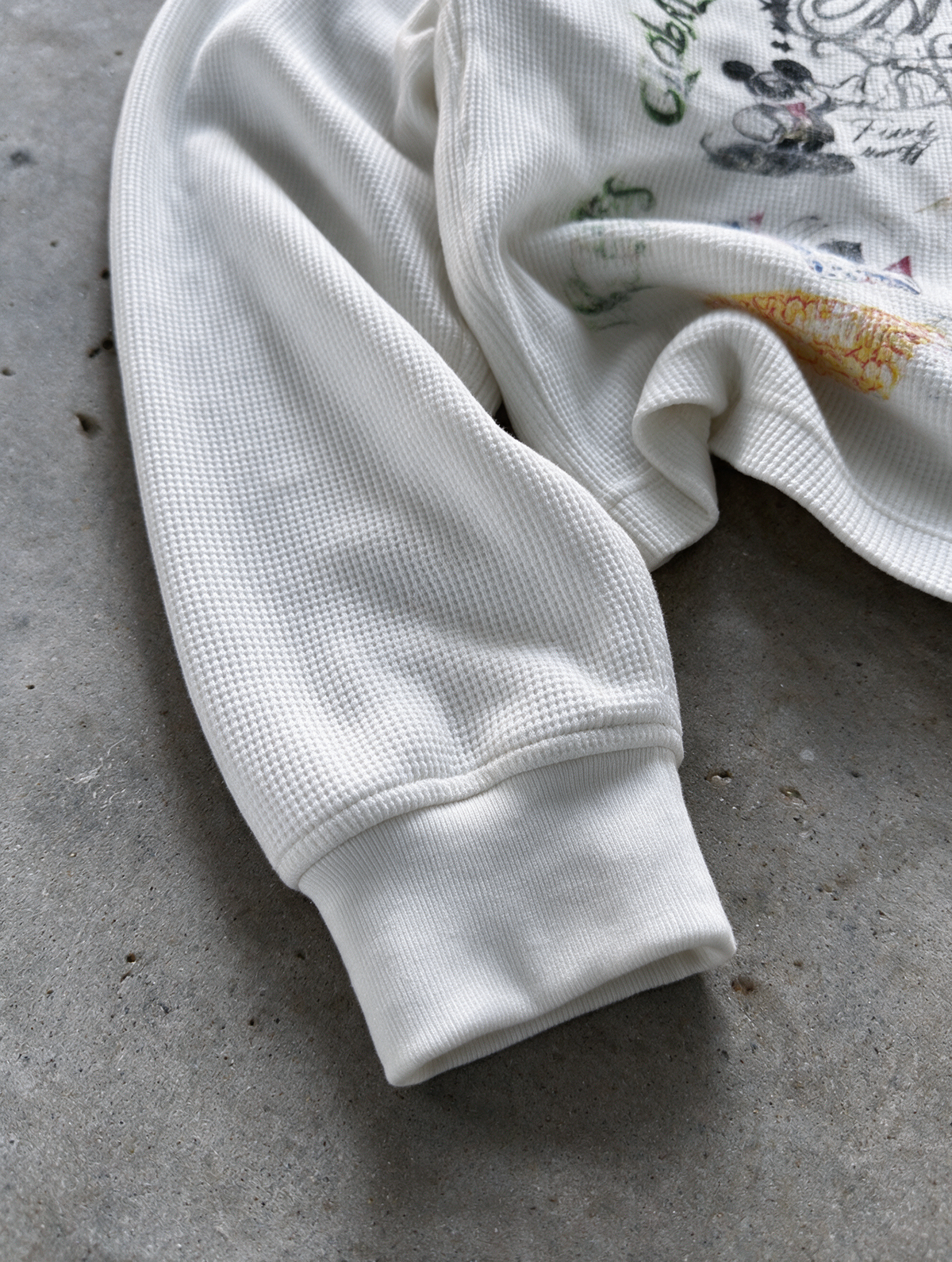 GRAFFITI DREAMS white heavyweight thermal, cuff detail