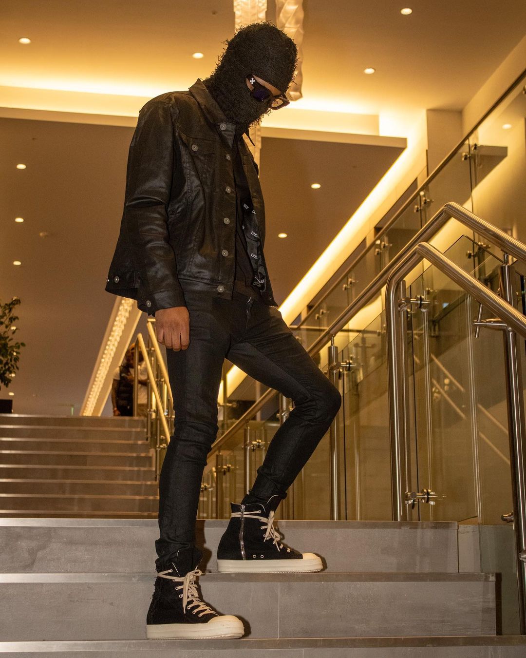 BLACK DISTRESSTED BALACLAVA II